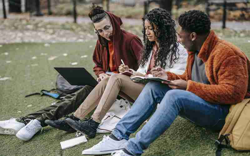 php兩個數(shù)組怎么求交集—c語言求兩個數(shù)組的并集